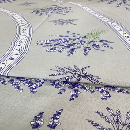 Nappe lavande blanche